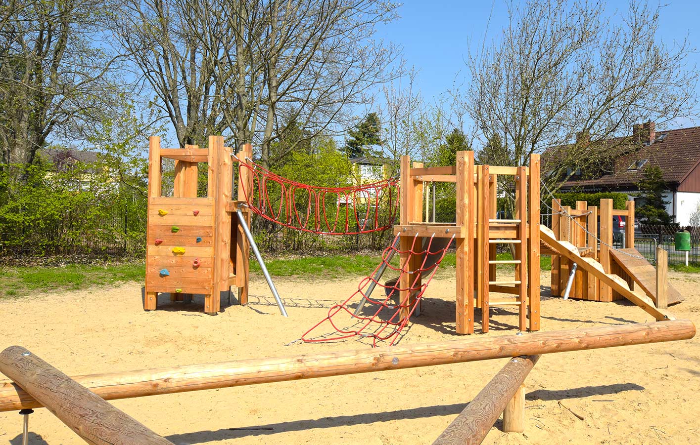 Kinderspielplatz aus Holz