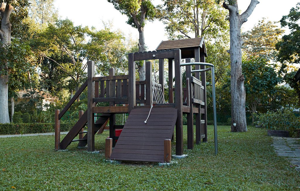 Privater Spielplatz aus Holz