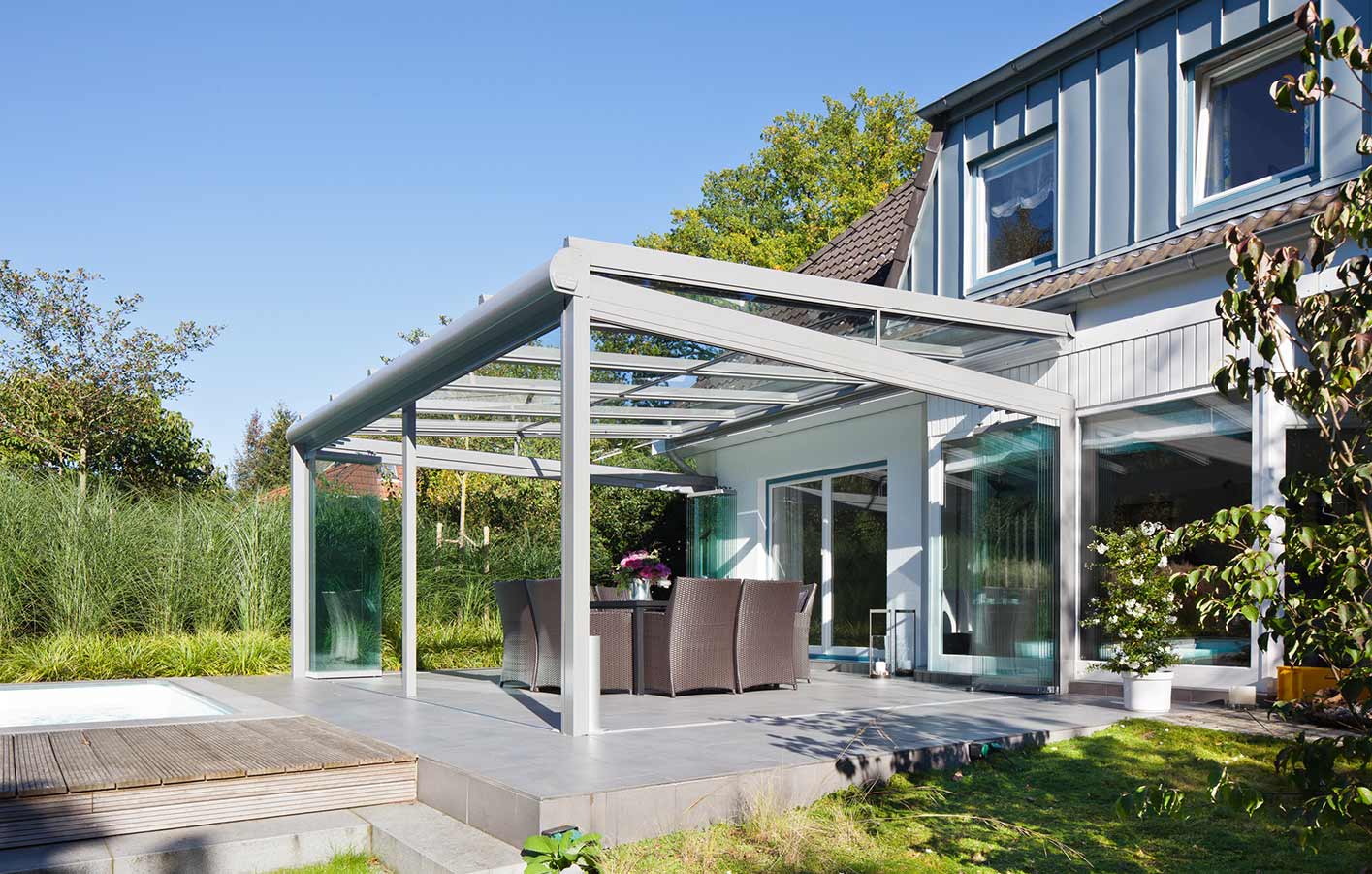 Terrassendach aus Glas und Metall von Solarlux